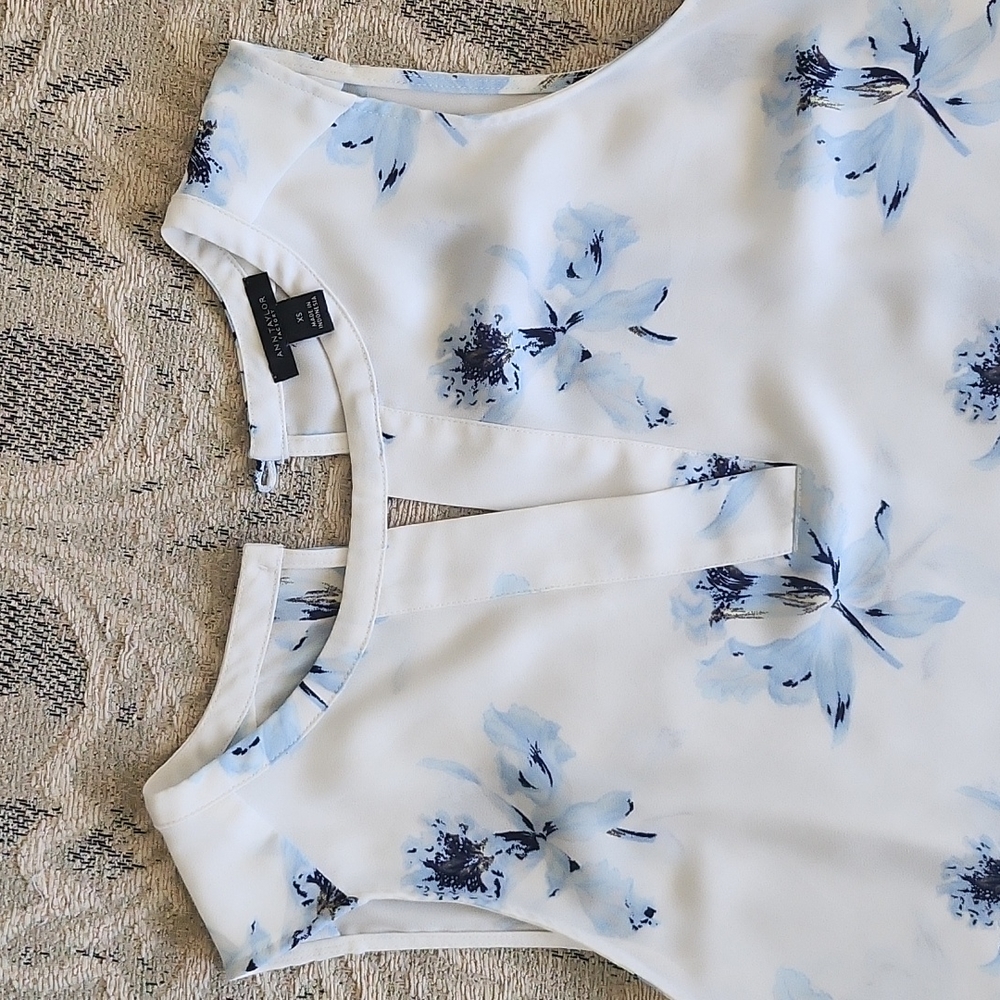 Ann Taylor Shell - Picture 2 of 2